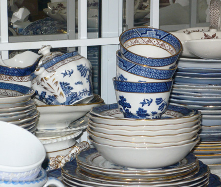 true blue willow antique dinnerware