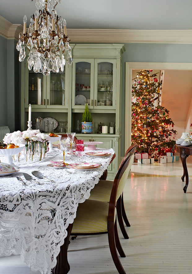 15+ Party-Ready Dining Rooms With Holiday Flair - House & Home