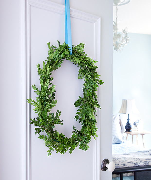 Holiday Wreath Decorating Ideas