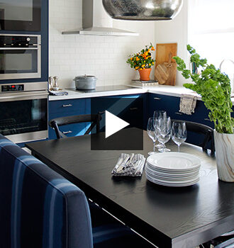 stylish eat-in kitchen