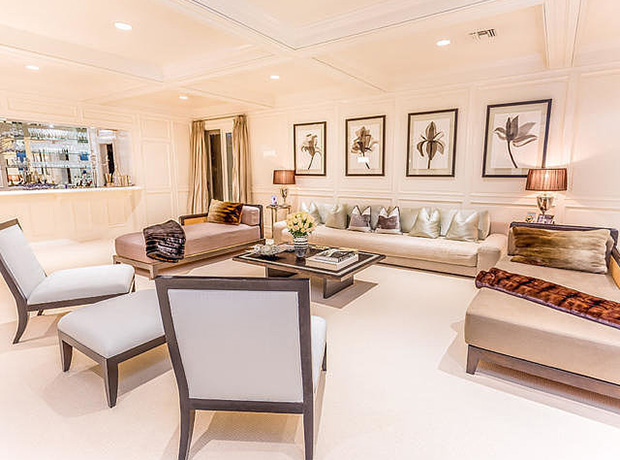 Jennifer Lopez Hidden Hills Home living room