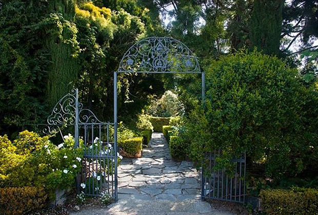 Gwyneth Paltrow House garden