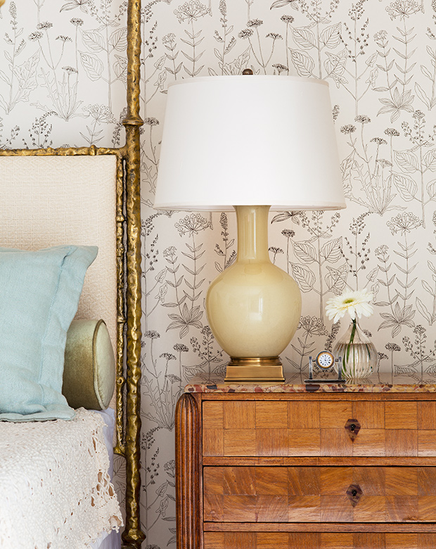 Classic-Floral-Wallpaper--Bedroom_Detail-001_Final