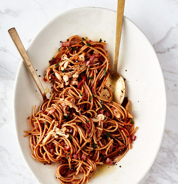 Whole Wheat Spaghetti with Mushrooms and Chili Paste