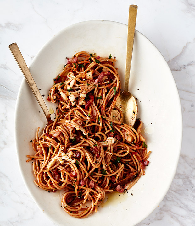 Whole Wheat Spaghetti with Mushrooms and Chili Paste