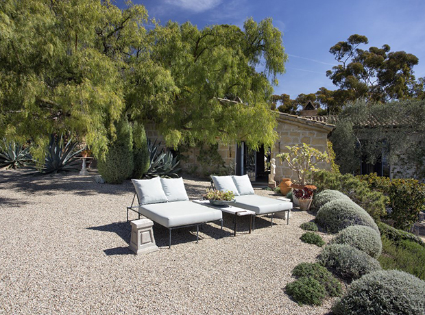 House & Home - 30-ellen-degeneres-santa-barbara-estate-outdoor-sitting-area