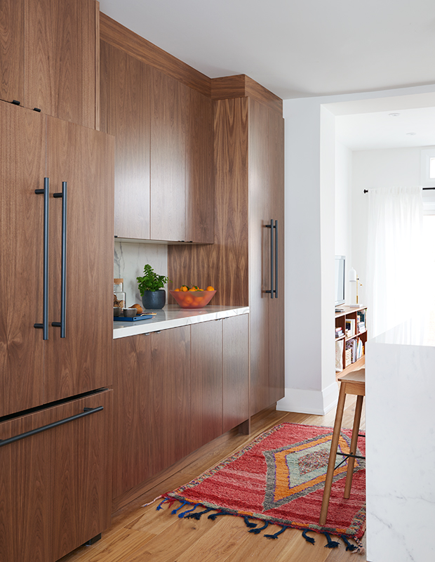 10 Walnut Kitchens With Warmth Style, How To Update Walnut Kitchen Cabinets