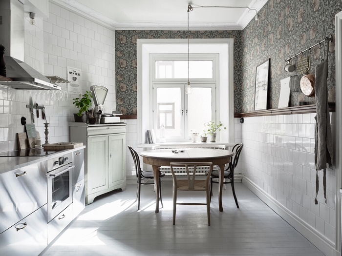 House & Home - 10+ Kitchens That Wow With Wallpaper