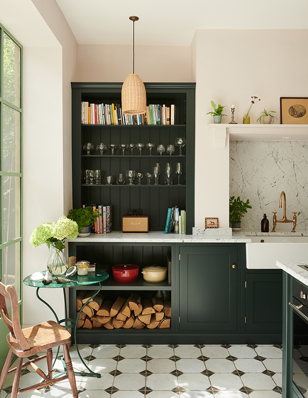 Spring Black Shaker Small Kitchen | 6 Units Cabinets
