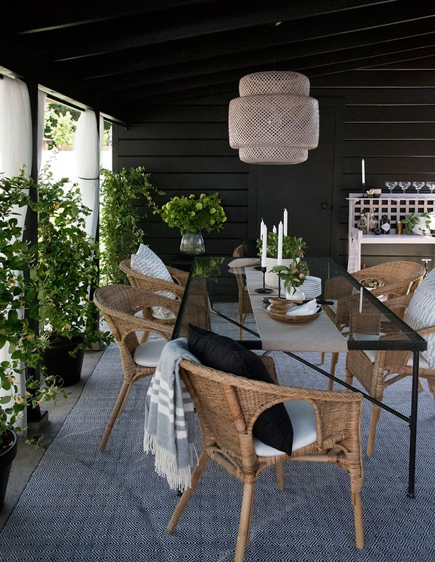 Carpot outdoor dining space