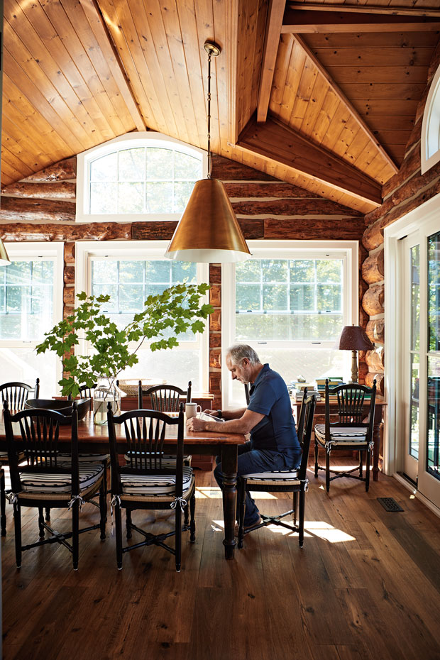 A cozy dining room in this fall getaway