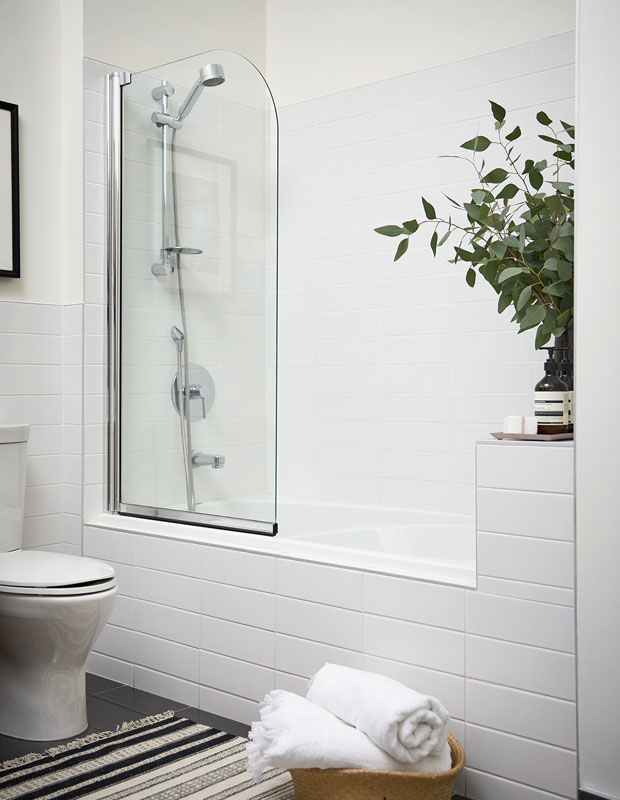 Valérie Morisset's sleek white bathroom