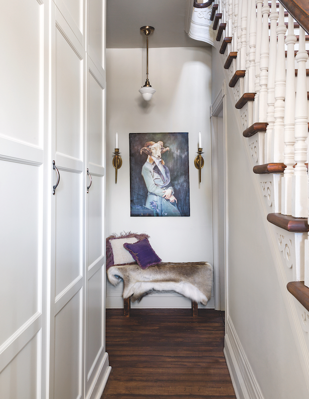 Chic and stylish white entryway