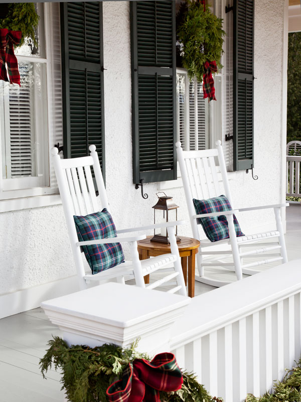 holiday curb appeal ideas - two rocking chairs with plaid pillows