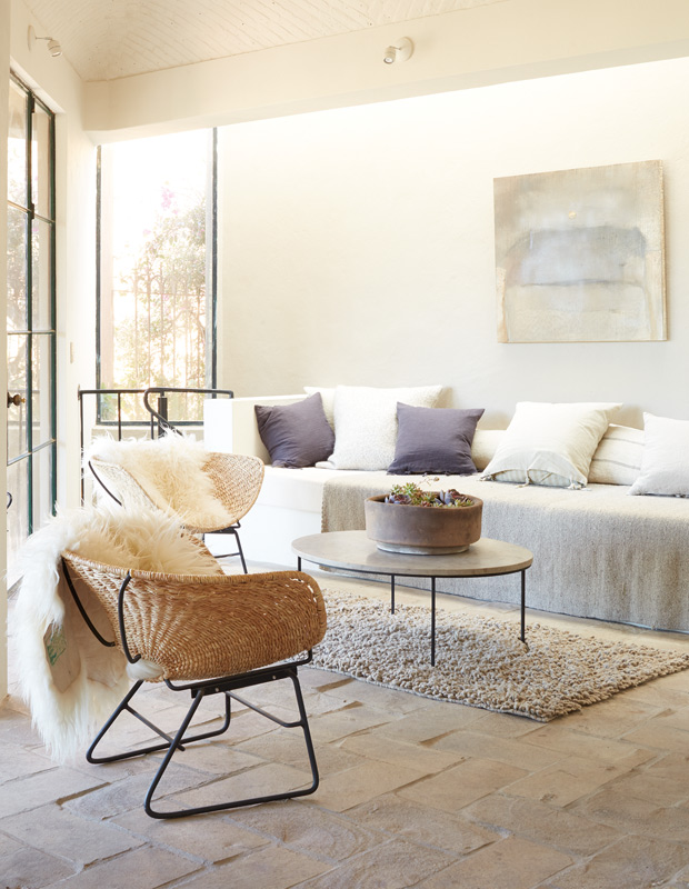 Minimalist spaces living room with a California-cool vibe, wicker chairs and a neutral palette
