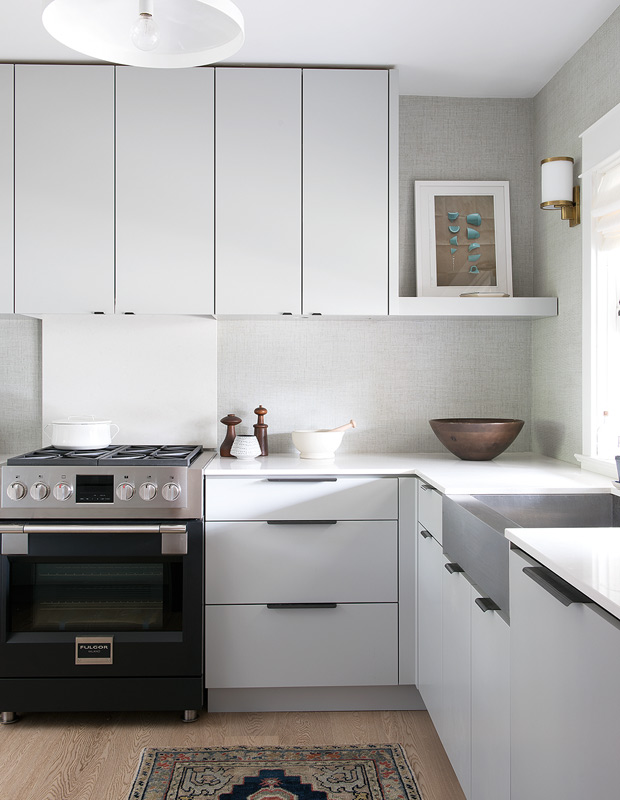 Minimalist spaces black and white kitchen