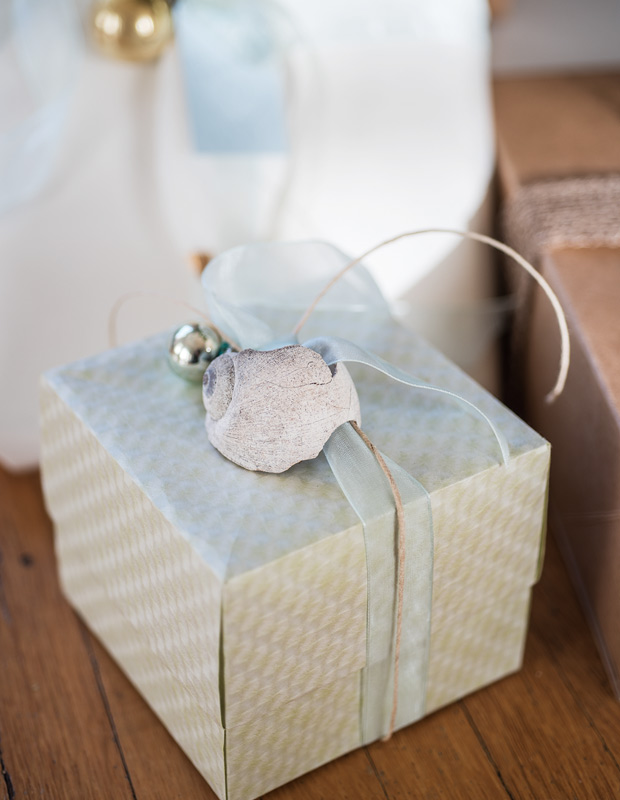 gift wrapping ideas seashell tied to gift box