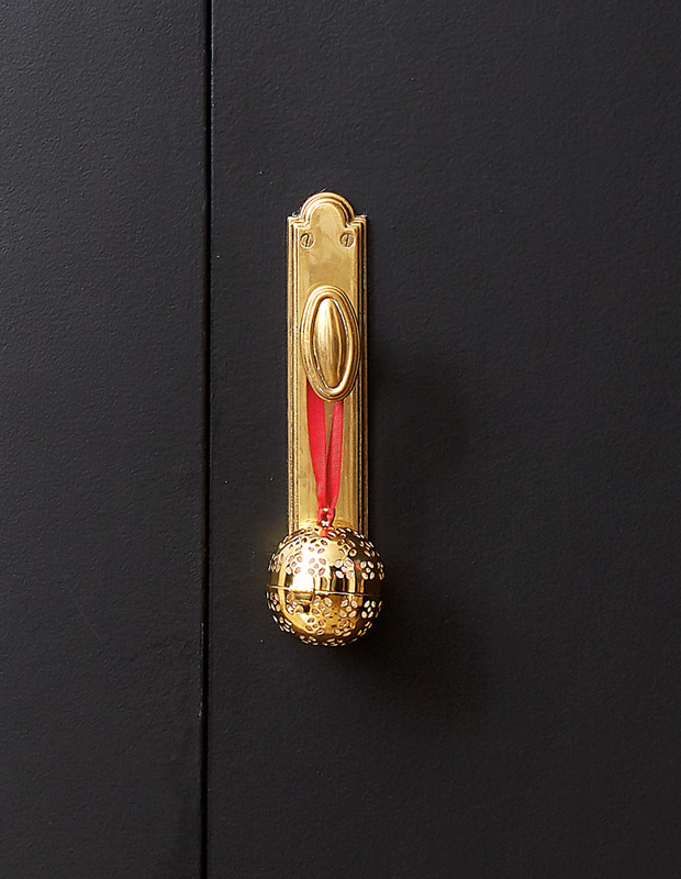 lynda reeves holiday decorating doorknob
