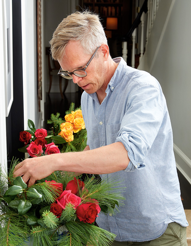 lynda reeves holiday decorating flowers
