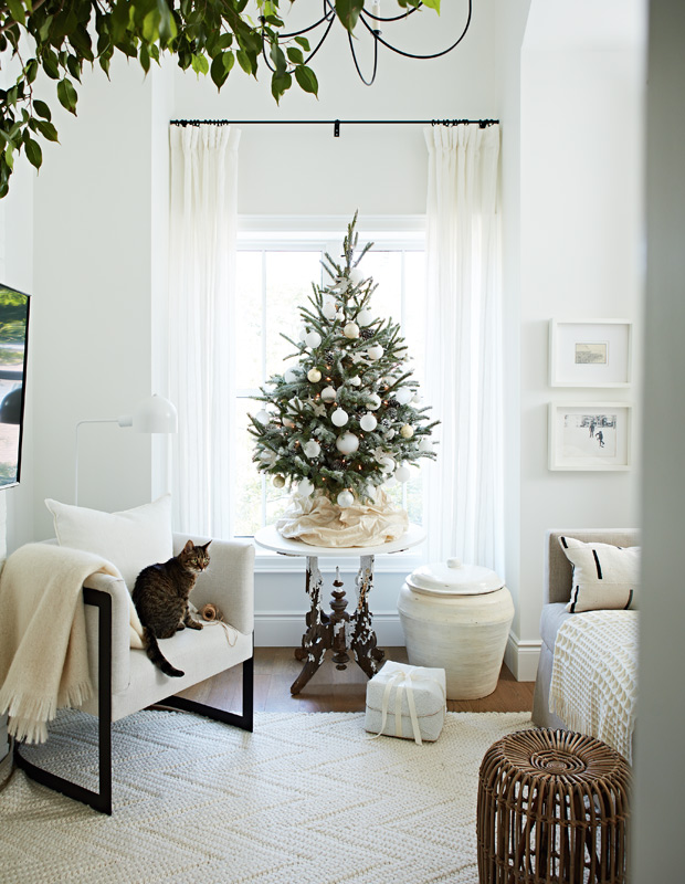 winter-white holiday decorating ideas tree