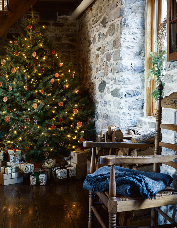 cozy holiday homes farmhouse christmas tree