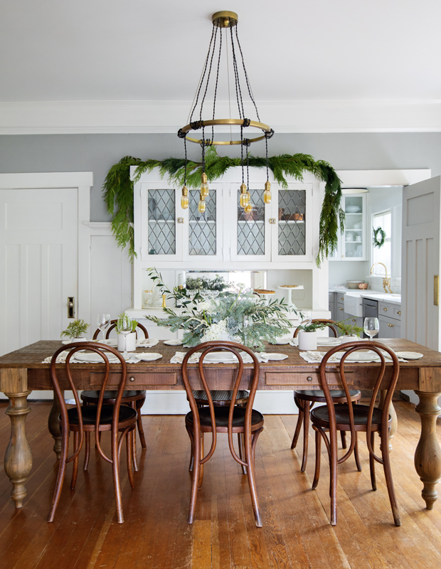 arts and crafts holiday home dining room