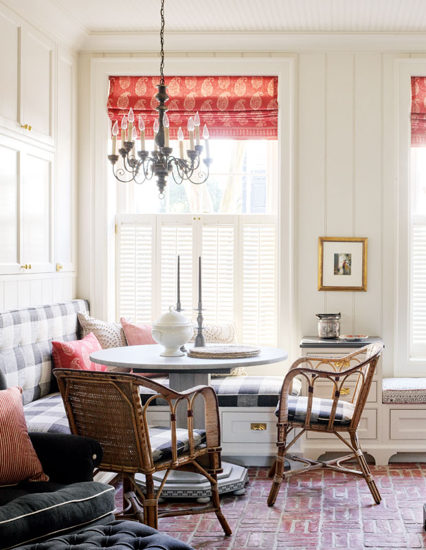 50 Cozy Breakfast Nooks Perfect For, Old World Kitchen Table And Chairs