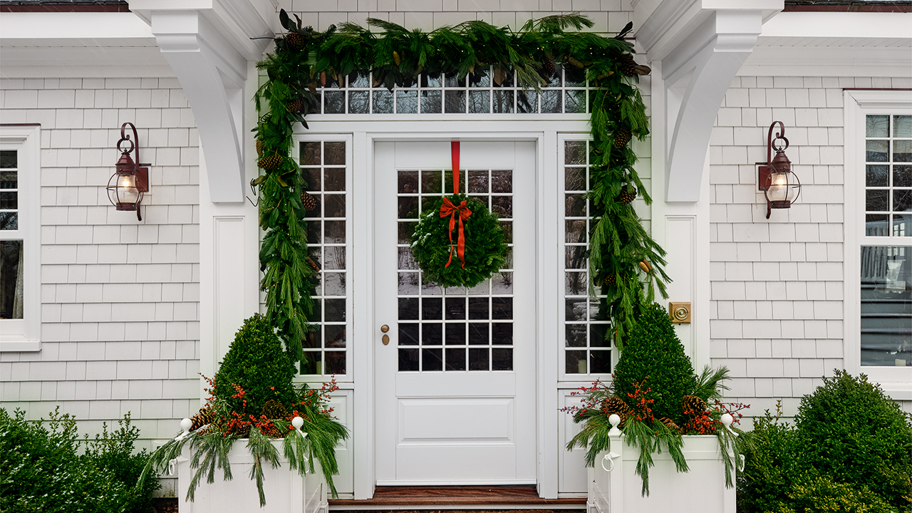 Christmas Decorations And Curb Appeal