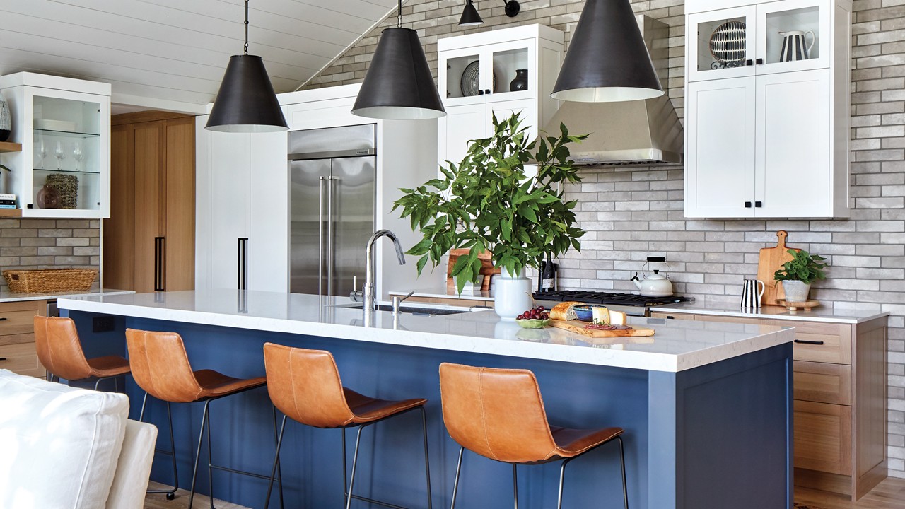 https://houseandhome.com/wp-content/uploads/2020/12/feature-Kitchen_Overall-037_HERO_HH_AP20_80.jpg
