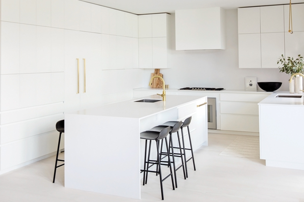 25 Best White Kitchens with Space-Saving Style – Ideas, Photos and