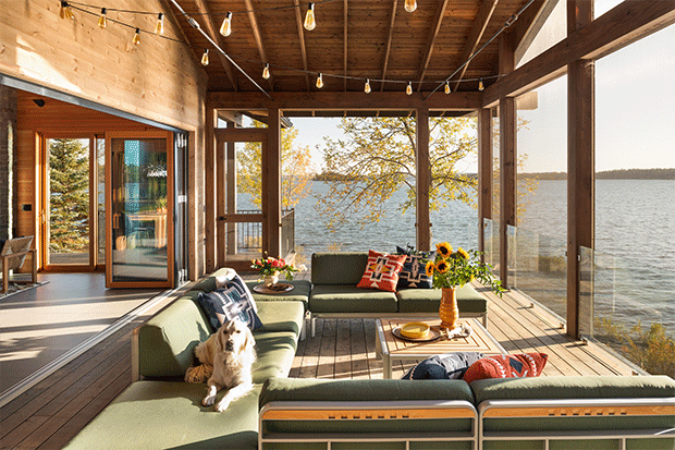 9 Homes With Indoor/Outdoor Spaces for All the Summer Vibes